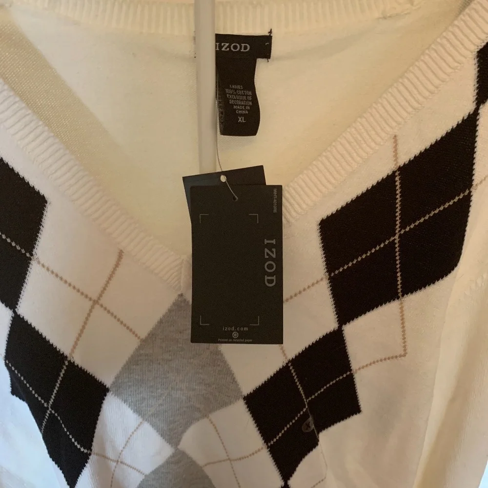 Izod‎ golf sweater. NWT . Retail  99